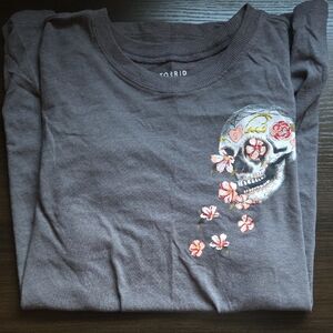 Torrid Gray Short Sleeve Tee with Floral Skull Design
